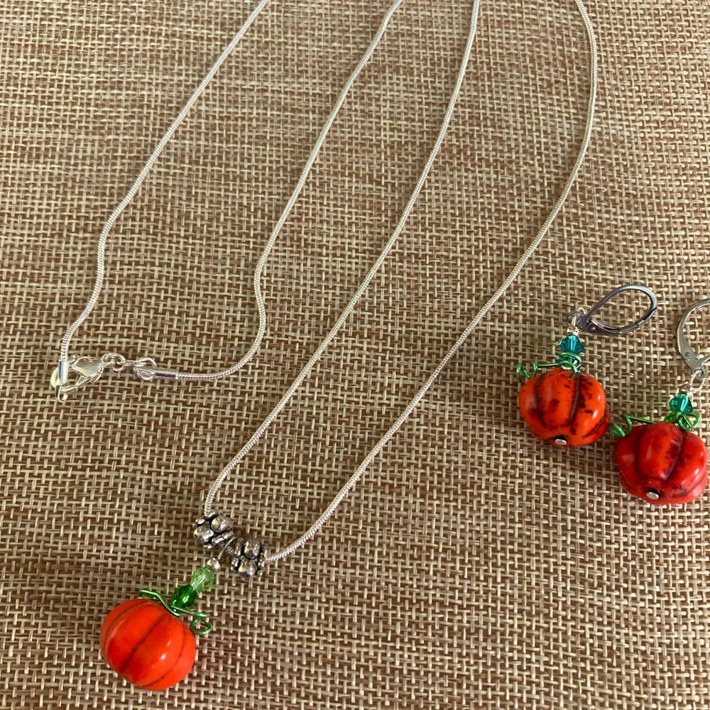 Handcrafted 🎃🎃Fall/ Halloween  Pumpkin silver Plated Necklace